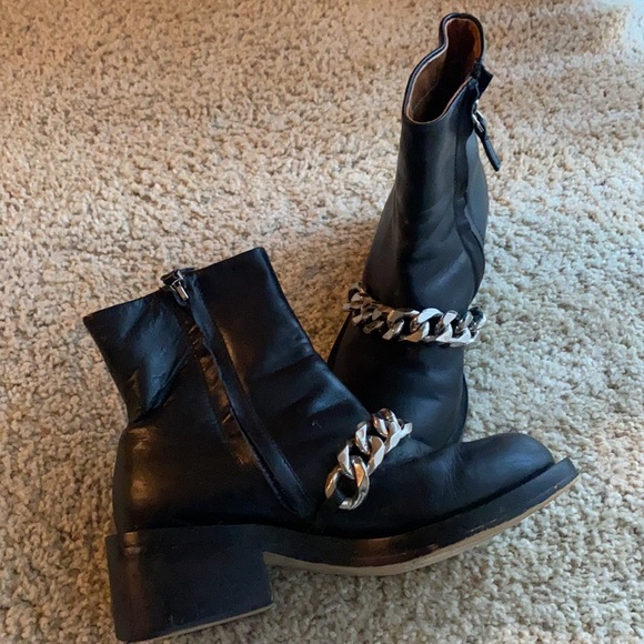 Givenchy Boots Laura chain-trimmed leather ankle boots - Picture 2 of 4